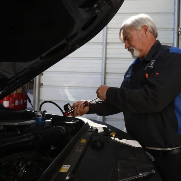 Machanic working